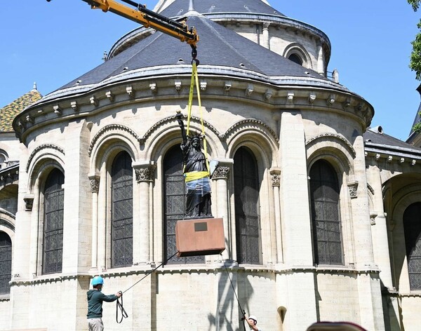 Η Γαλλία στέλνει ένα δεύτερο Άγαλμα της Ελευθερίας στις ΗΠΑ - «Τη μικρή αδερφή» 