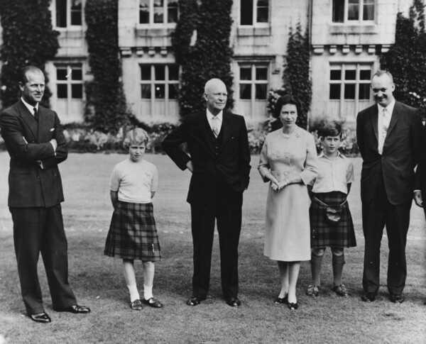 Η βασίλισσα Ελισάβετ και 13 Αμερικανοί πρόεδροι 