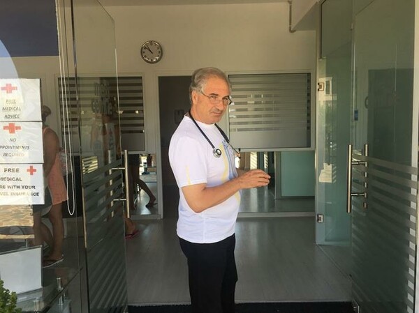 Κύπρος: Πέθανε από κορωνοϊό γνωστός γιατρός - Ήταν κατά των εμβολίων 