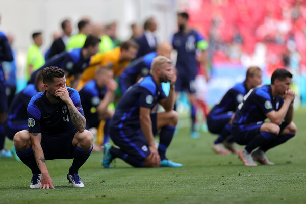 Euro 2020: «Πάγωσαν» όλοι στο Δανία-Φιλανδία - Κατέρρευσε στο γήπεδο ο 29χρονος Έρικσεν