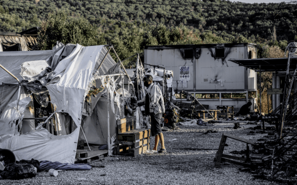 Μόρια: Κάθειρξη 10 ετών χωρίς ελαφρυντικά, σε τέσσερις μετανάστες για τον εμπρησμό του ΚΥΤ