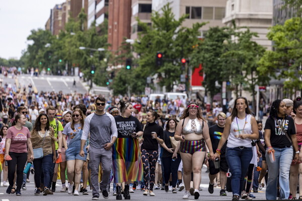 Η Κάμαλα Χάρις έγινε η πρώτη αντιπρόεδρος των ΗΠΑ που συμμετέχει σε πορεία Pride