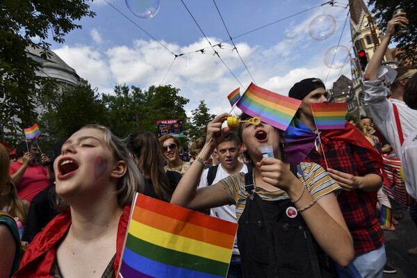 Η Ουγγαρία απαγόρευσε με νόμο την «προώθηση» της ομοφυλοφιλίας σε ανήλικους 