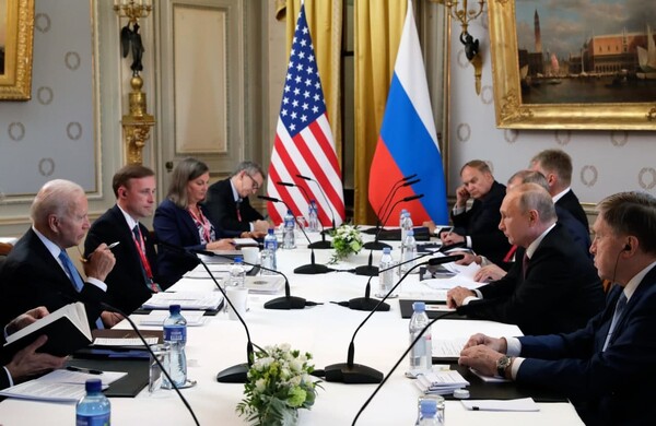 Ολοκληρώθηκε η συνάντηση Μπάιντεν - Πούτιν στη Γενεύη 