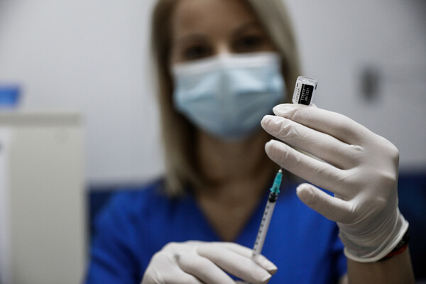 Λινού: Όχι το εμβόλιο Johnson& Johnson σε γυναίκες κάτω των 50