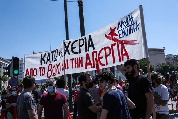 ΓΣΕΕ-ΑΔΕΔΥ: «Το εργασιακό νομοσχέδιο είναι για τα σκουπίδια»- Εικόνες από την σημερινή πορεία