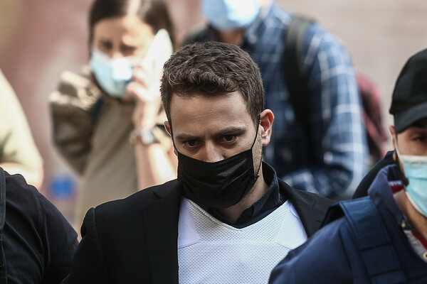 Γλυκά Νερά: Στον εισαγγελέα ο 32χρονος - Με αλεξίσφαιρο και συνοδεία πάνοπλων αστυνομικών