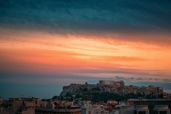 Οι καλοκαιρινές Πανσέληνοι, με θέα την Ακρόπολη επιστρέφουν στο Point-a.