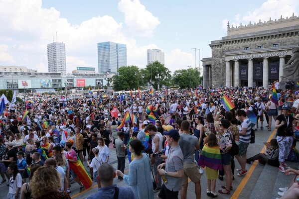 Χιλιάδες άνθρωποι στο Pride της Βαρσοβίας - Εν μέσω διογκούμενου κύματος ομοφοβίας στην Πολωνία 