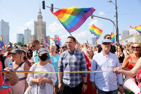 Χιλιάδες άνθρωποι στο Pride της Βαρσοβίας - Εν μέσω διογκούμενου κύματος ομοφοβίας στην Πολωνία 