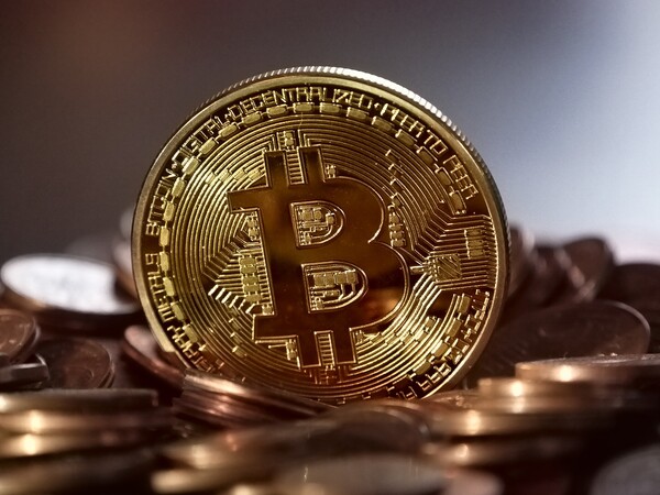 Κάτω από τα 30.000 δολάρια «έπεσε» η τιμή του Bitcoin