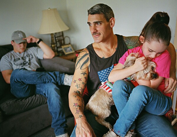 Dads:Ένα λεύκωμα με την οικεία καθημερινότητα των νέων γκέι οικογενειών