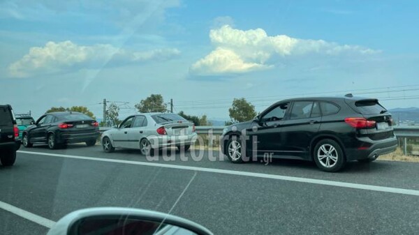 Τσουχτερά πρόστιμα της Τροχαίας στους οδηγούς που κινούνταν στη ΛΕΑ - Ξήλωσαν και πινακίδες