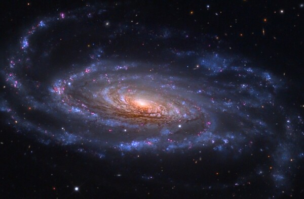 NASA: Το τηλεσκόπιο Hubble αποκάλυψε το μυστικό του Γαλαξία NGC 3254«