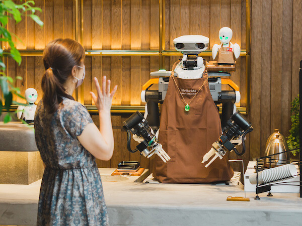 Σε μια καφετέρια του Τόκιο ΑμεΑ σερβιτόροι εργάζονται μέσω avatar ρομπότ
