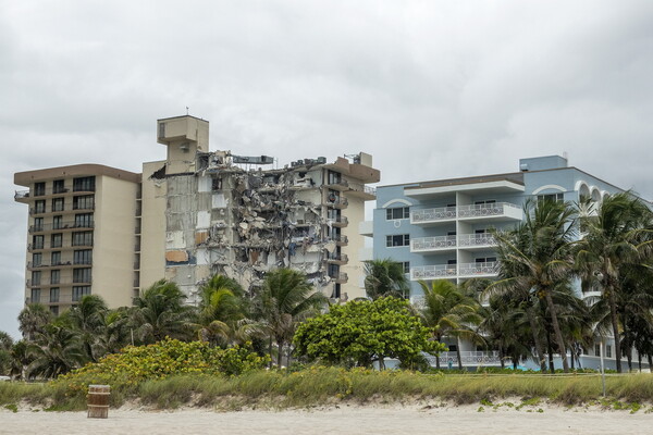 Φλόριντα: 99 οι αγνοούμενοι από τη μερική κατάρρευση κτιρίου (Βίντεο)