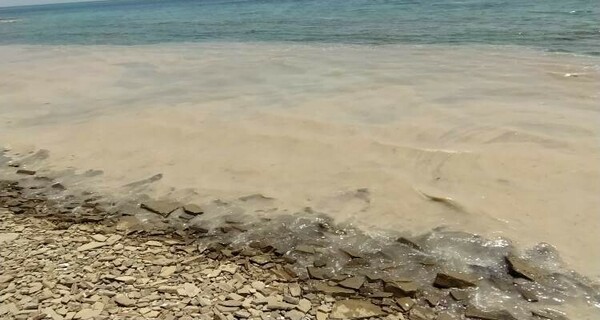 Θαλάσσια βλέννα στη Λήμνο: Σε δυο κολπίσκους έχει εγκλωβιστεί το φαινόμενο