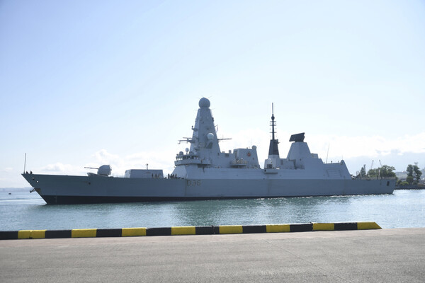 Βρετανία: Απόρρητα έγγραφα για το HMS Defender βρέθηκαν πεταμένα σε στάση λεωφορείου 