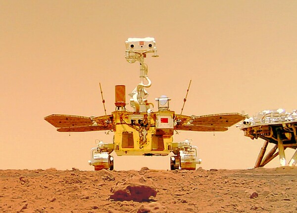Η Κίνα έδωσε στη δημοσιότητα βίντεο από το ρόβερ Zhurong στον Άρη