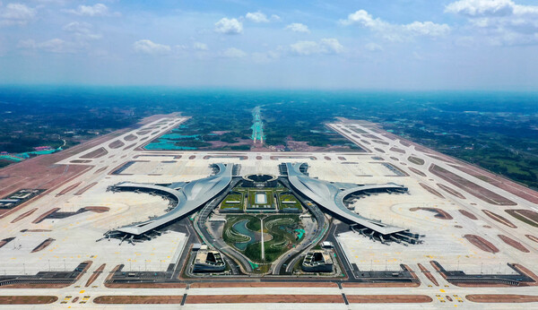 Εγκαίνια και επισήμως για το νέο «μέγα» αεροδρόμιο της Κίνας 