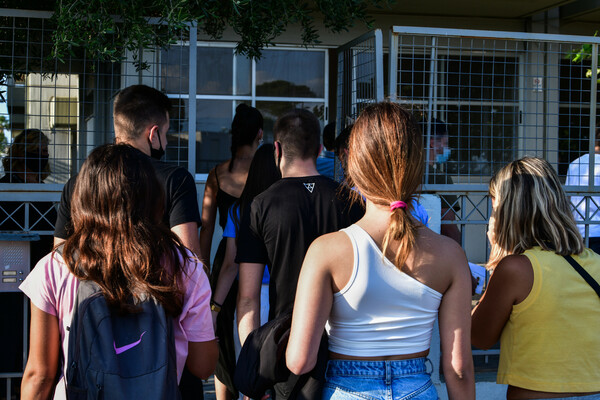 Μαγιορκίνης: «Πιθανός εμβολιασμός εφήβων με ηλικίες κοντά στις πανελλήνιες»