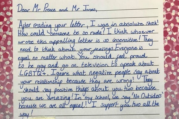Εννιάχρονος στέλνει γράμμα στήριξης σε γκέι μετά από ομοφοβικό παραλήρημα αγνώστου - «Να νιώθετε περήφανοι»