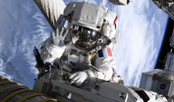 Μικροσκοπικό μπαλκόνι, θέα θάλασσα: Αστροναύτης κάνει τουριστική κριτική στον Διαστημικό Σταθμό