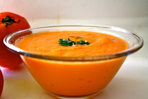 Η σπανιόλικη σούπα γκαζπάτσο είναι το δροσερότερο φαγητό για τον καύσωνα