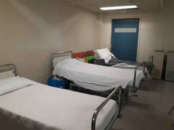 Θριάσιο Νοσοκομείο: Ράντζα με ασθενείς ακόμη και στην τραπεζαρία 