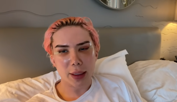 Influencer αυτοπροσδιορίζεται ως άτομο από την Κορέα, έπειτα από επεμβάσεις για να μοιάσει με μέλος των BTS