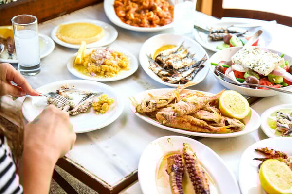 Αυτό το καλοκαίρι θα (ξανα)τσουγκρίσουμε με ούζο