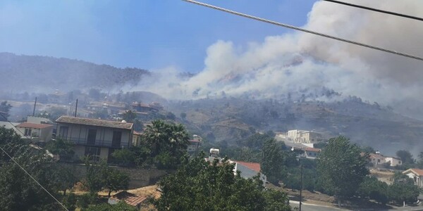 Κύπρος: Μαίνεται η πυρκαγιά στον Αρακαπά- Συνελήφθη 67χρονος- Σε εφαρμογή το σχέδιο Ήφαιστος