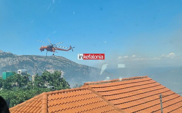 Κεφαλονιά: Στις αυλές των σπιτιών οι φλόγες - Εκκενώθηκαν Αγία Ειρήνη και Καπανδρίτι