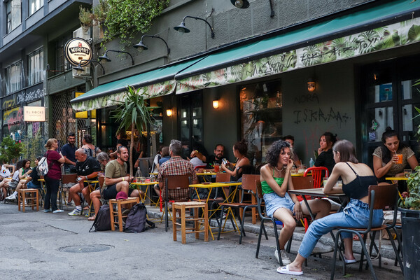 Χαρδαλιάς: Μόνο καθήμενοι σε κέντρα διασκέδασης, μπαρ και χώρους εστίασης από Πέμπτη 8 Ιουλίου 