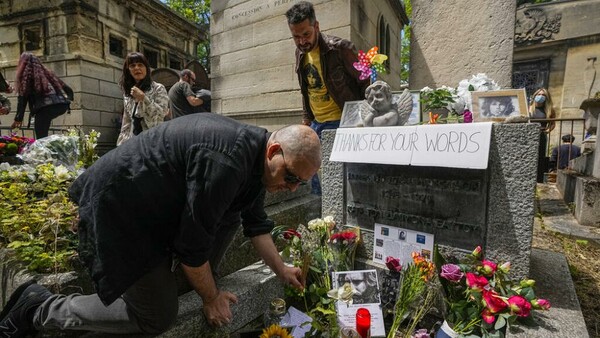 JIM MORRISON GRAVE