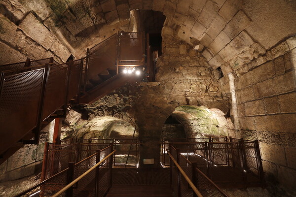 Ιερουσαλήμ: Αποκαλύφθηκε αίθουσα συμποσίων που χρονολογείται από την εποχή του δεύτερου ναού (Φωτογραφίες)