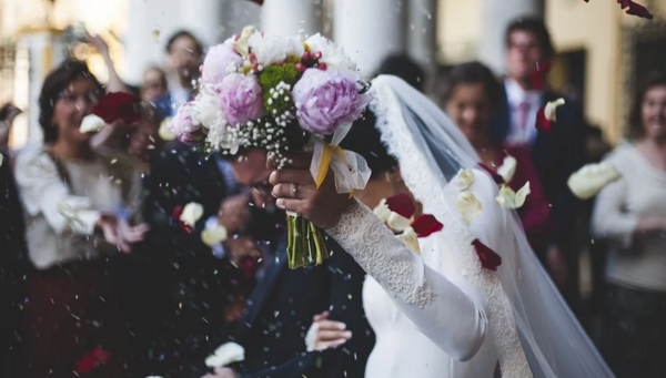 Κορωνοϊός - «Συναγερμός» στη Μαγνησία: Δεκάδες κρούσματα μετά από γάμο και κηδεία