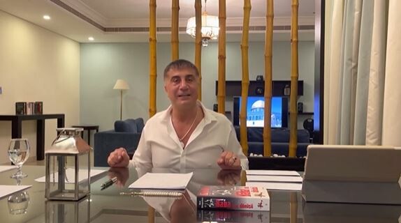 Πεκέρ εναντίον Σοϊλού: «Μοίραζε καλάσνικοφ σε πολίτες τη νύχτα του πραξικοπήματος»