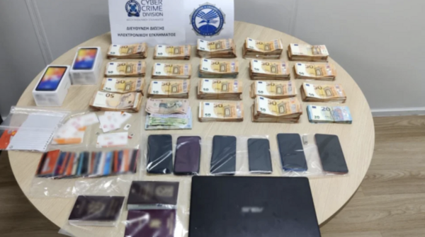 Έκλεβαν στοιχεία πιστωτικών καρτών μέσω διαδικτύου και μετέφεραν πάνω από 2 εκατ. ευρώ