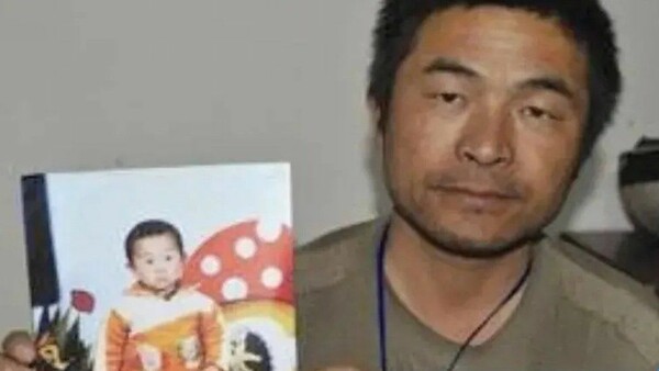 Κινέζος πατέρας βρήκε ξανά τον γιο του 24 χρόνια μετά την αρπαγή του