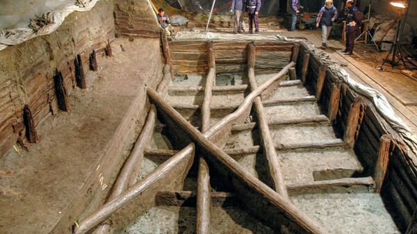Ανακαλύφθηκε μια εντυπωσιακή πισίνα από ξύλο βελανιδιάς ηλικίας 3.400 ετών