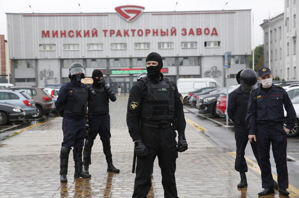 Λευκορωσία: Έφοδοι της αστυνομίας σε γραφεία και σπίτια ακτιβιστών