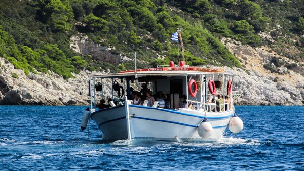 Κορωνοϊός: Παράνομο πάρτι σε τουριστικό σκάφος στη Ζάκυνθο - Συνελήφθησαν επτά άτομα