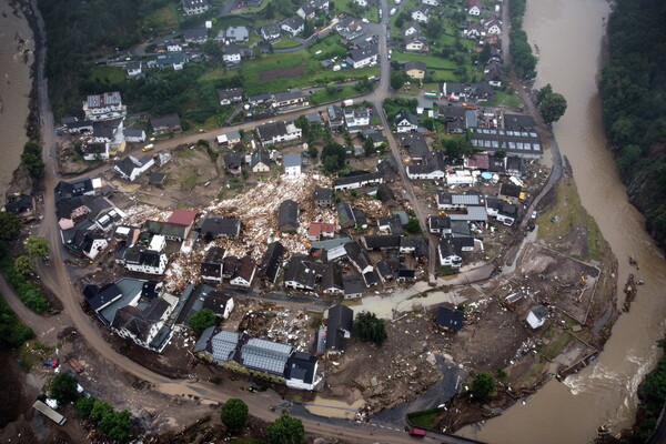 Πλημμύρες στην Ευρώπη: Τουλάχιστον 120 νεκροί- Εικόνες απόλυτης καταστροφής στη Γερμανία