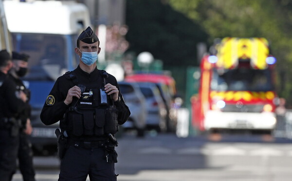 Γαλλία: Νεκρός από τα πυρά αστυνομικών 32χρονος - Φέρεται να αποκεφάλισε και να έφαγε ανήλικο