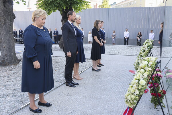 Η Νορβηγία τιμά τους 77 νεκρούς της 22ας Ιουλίου του 2011 - 10 χρόνια από την δολοφονική επίθεση του Μπρέιβικ