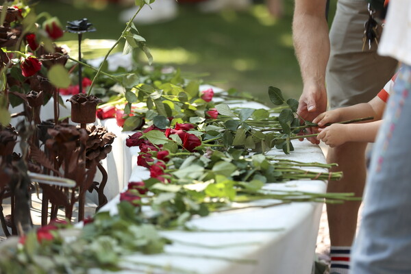 Η Νορβηγία τιμά τους 77 νεκρούς της 22ας Ιουλίου του 2011 - 10 χρόνια από την δολοφονική επίθεση του Μπρέιβικ