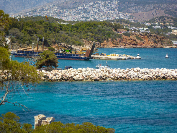 Δήμος Βουλιαγμένης: Απαλλοτριώνει 289 στρέμματα που διεκδικεί από την Εκκλησία