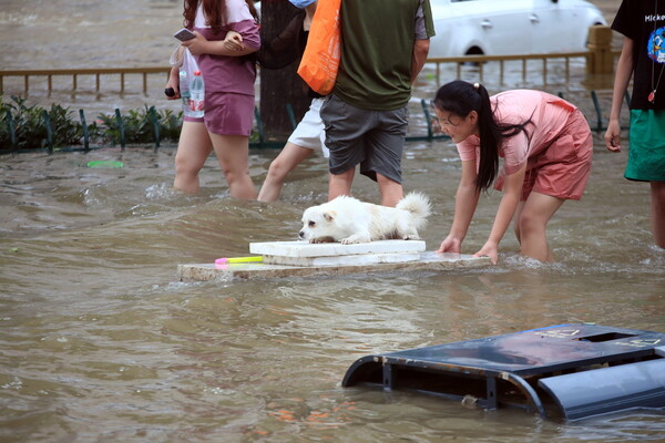 Πλημμύρες στην Κίνα: Οι νεκροί έχουν φθάσει τους 33, άλλοι 8 άνθρωποι εξακολουθούν να αγνοούνται 