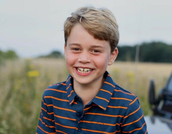 O πρίγκιπας Τζορτζ έγινε 8 ετών - Η φωτογραφία της Κέιτ Μίντλετον και το βίντεο της βασιλικής οικογένειας